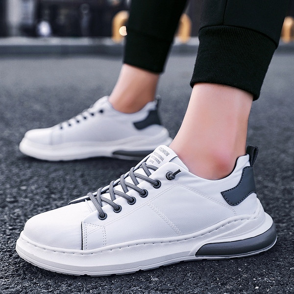 Ikdienas vīriešu kedas ar emblēmu un saitēm