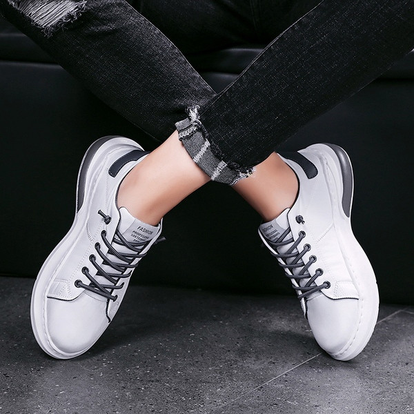 Ikdienas vīriešu kedas ar emblēmu un saitēm