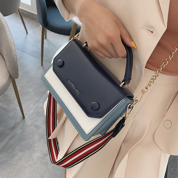 Stílusos, négyzet alakú női táska öko bőrből