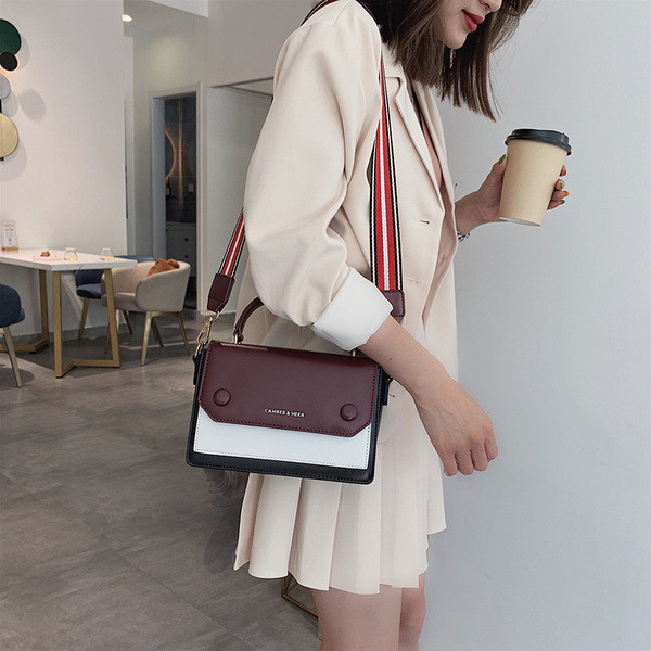 Stílusos, négyzet alakú női táska öko bőrből