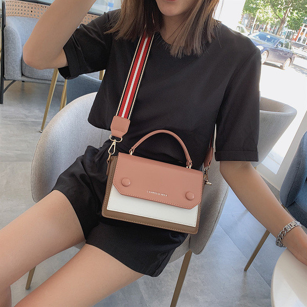 Stílusos, négyzet alakú női táska öko bőrből