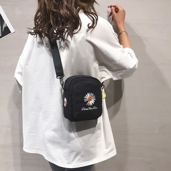 Naiste igapäevane tikandiga tekstiilist kott