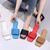 Sieviešu ikdienas ādas čības ar plakanu zoli