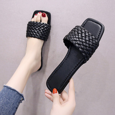 Sieviešu ikdienas ādas čības ar plakanu zoli