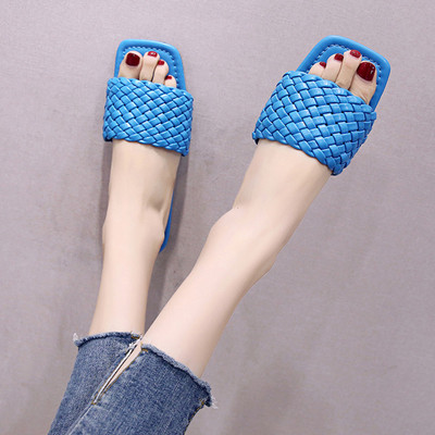 Sieviešu ikdienas ādas čības ar plakanu zoli