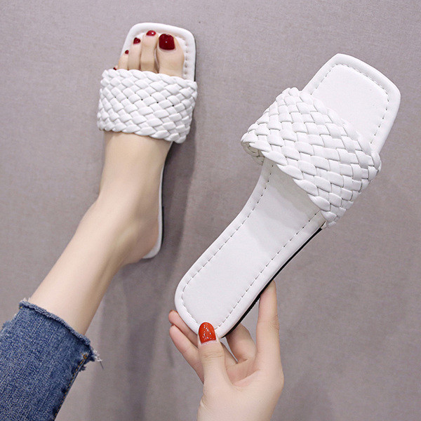 Sieviešu ikdienas ādas čības ar plakanu zoli