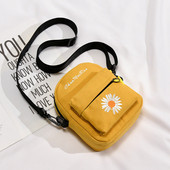 Sieviešu ikdienas soma ar kabatu un izšuvumu