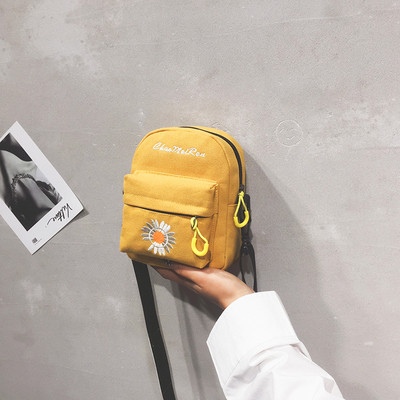 Sieviešu ikdienas soma ar kabatu un izšuvumu