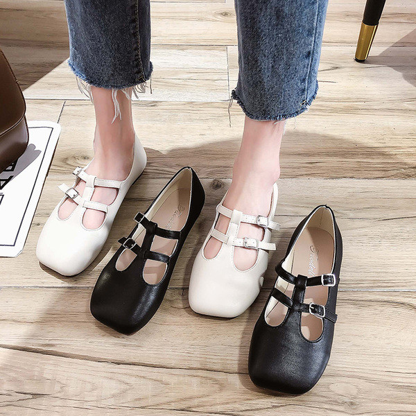 Lapos talpú női bőrcipő