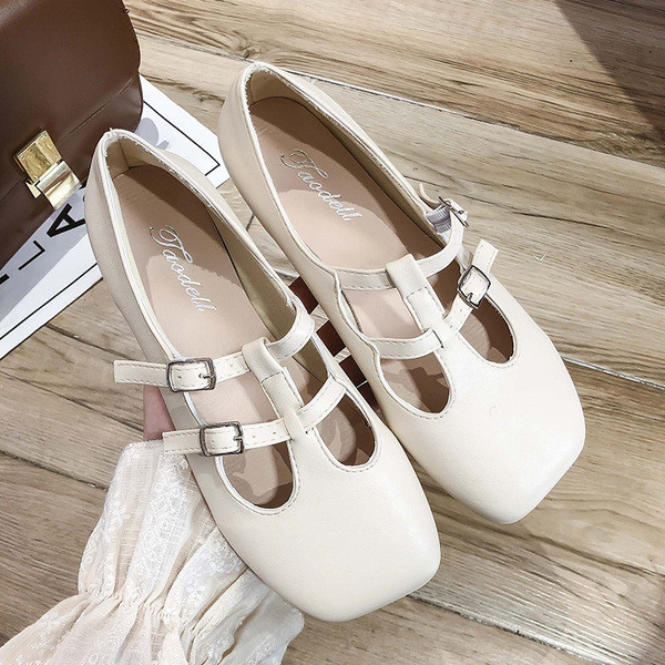 Lapos talpú női bőrcipő