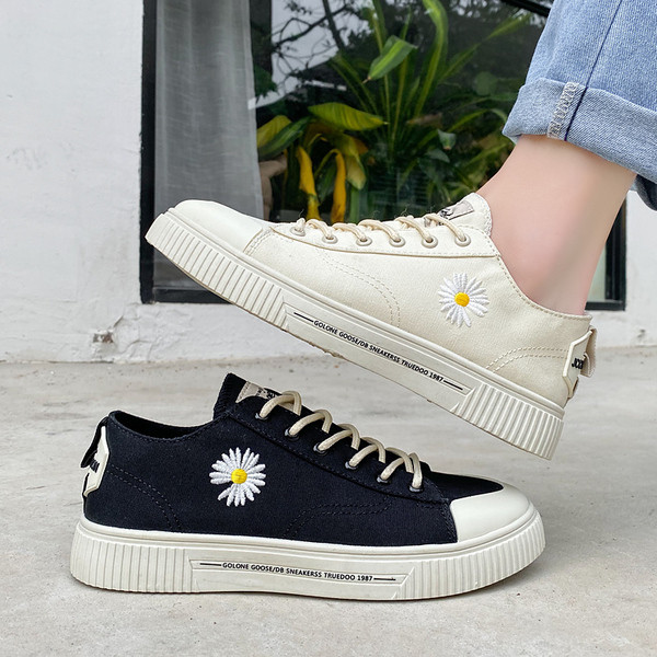 Tenisi casual barbatesti cu broderie si cravate