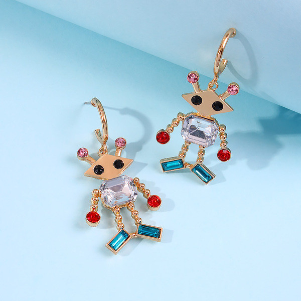 Ikdienas sieviešu auskari robota formā