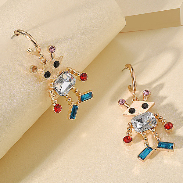 Ikdienas sieviešu auskari robota formā