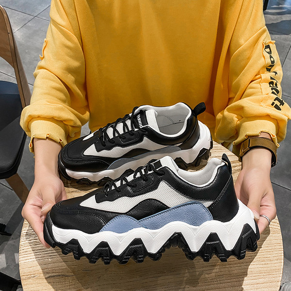 Kareda talla ja paeltega sportlikud ja igapäevased meeste tossud