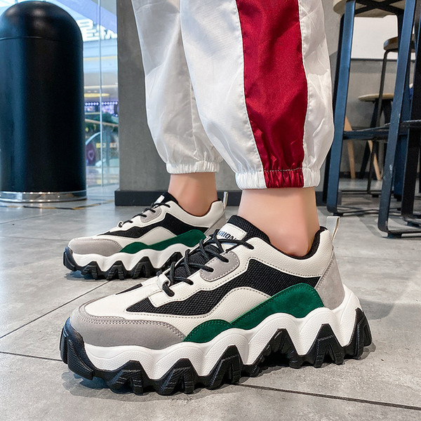 Kareda talla ja paeltega sportlikud ja igapäevased meeste tossud