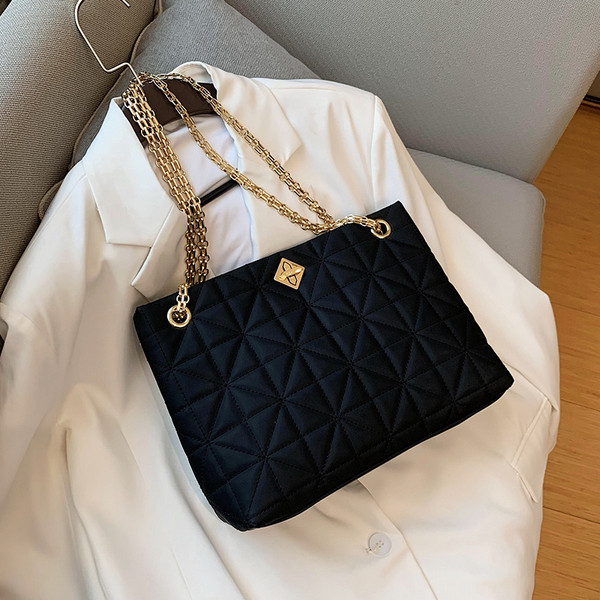 Stiilne kettsangadega ökonahast naistekott