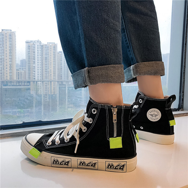 Alkalmi férfi tornacipő cipzárral és fűzővel