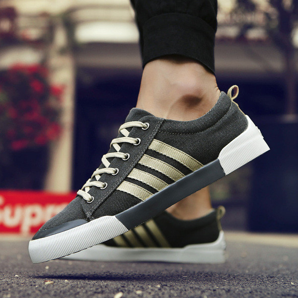 Alkalmi férfi tornacipő textilből, lapos talppal