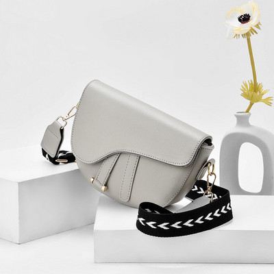 Aktuális női táska textil fogantyúval