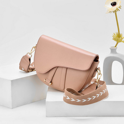 Aktuális női táska textil fogantyúval