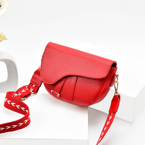 Aktuális női táska textil fogantyúval