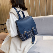 Sieviešu moderna eko-ādas mugursoma ar metāla elementiem