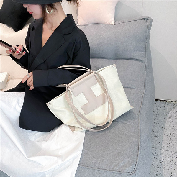 Sieviešu aktuālais somas platais tekstila modelis