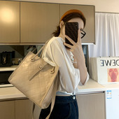 Stilīga sieviešu soma no eko ādas pleciem platam modelim