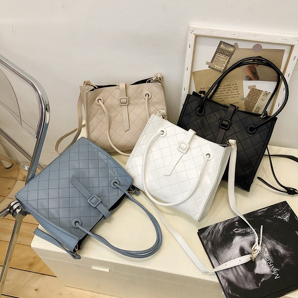 Stilīga sieviešu soma no eko ādas pleciem platam modelim