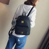 Női mindennapi hátizsák rövid fogantyúval, fém elemekkel