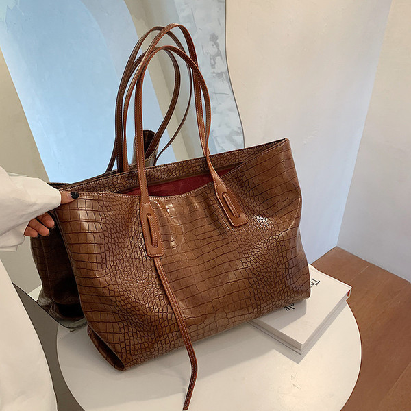 Nagyméretű bőr női válltáska eco bőrből