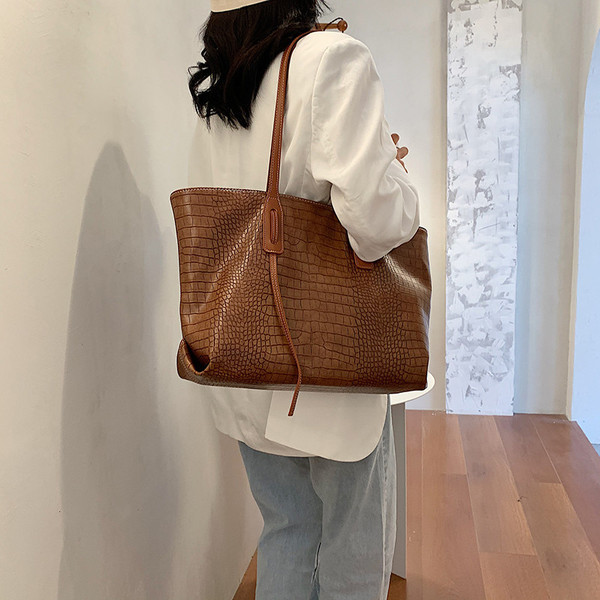 Nagyméretű bőr női válltáska eco bőrből