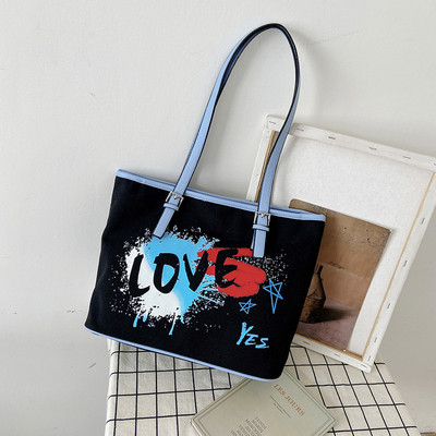 Ikdienas sieviešu plecu soma ar krāsainu apdruku