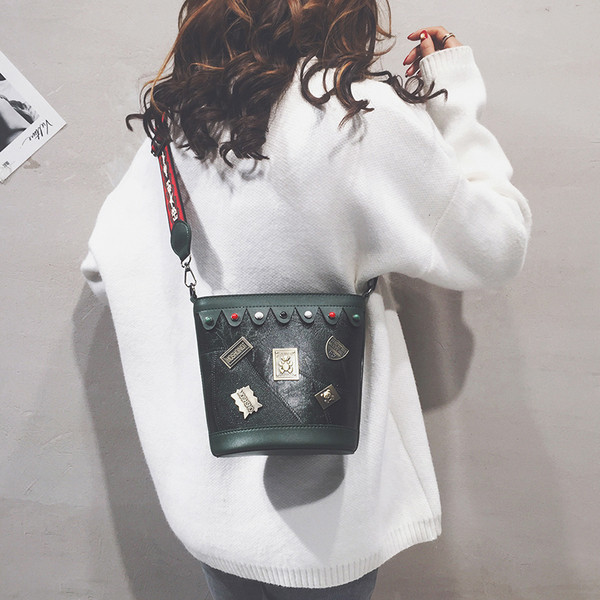 Naiste ajakohane ökonahast metallist kaunistustega kott