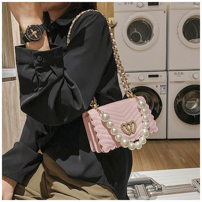 Stilīga rokassomiņa ar akmeņiem un pērlēm