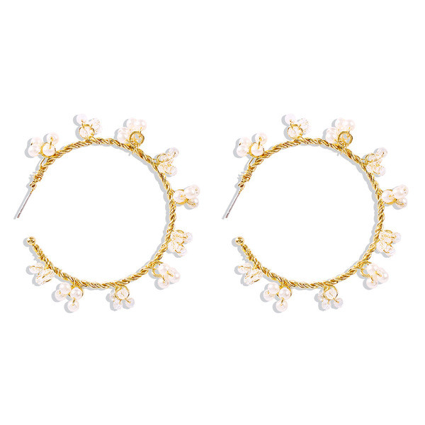 Modern női fülbevaló gyöngyökkel és kövekkel