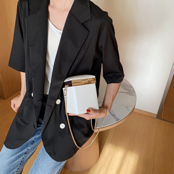 Sieviešu maza soma ar aizdari un garu rokturi