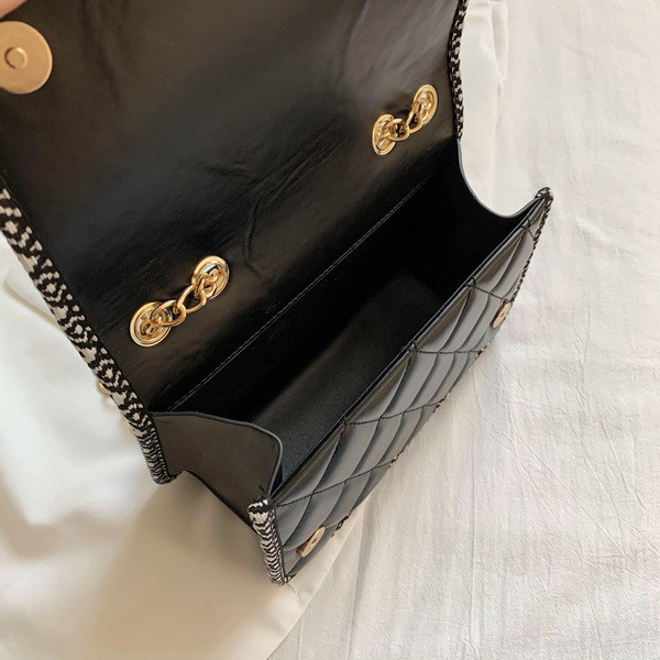 Modern ökobőr táska hosszú fém fogantyúval