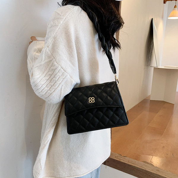 Új modell eko bőrből készült női táska hosszú füllel, fém díszítéssel