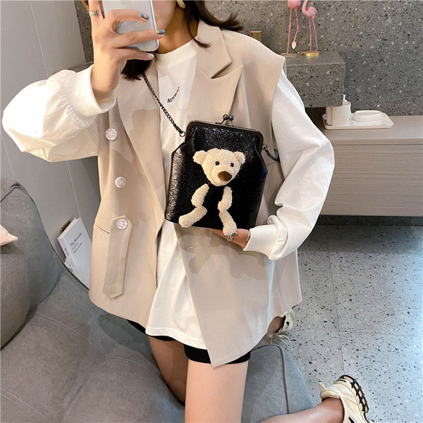 Geantă modernă de damă cu element ursuleț 3D