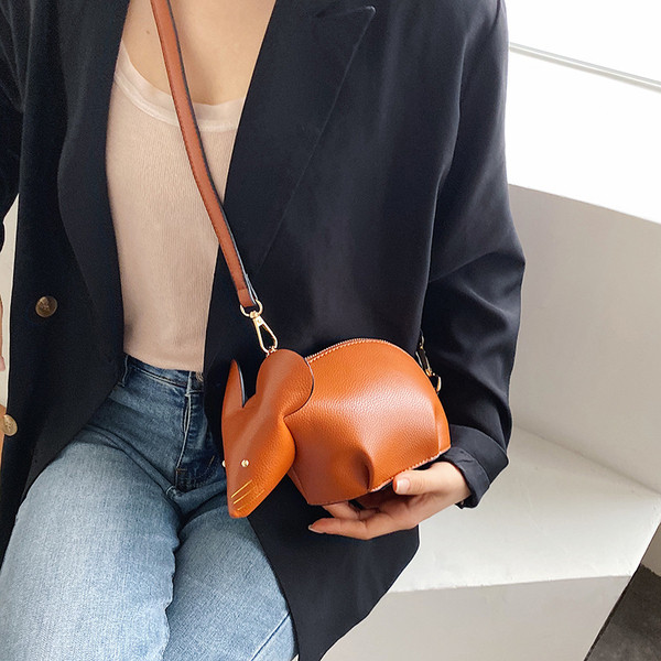 Női bőrtáska, hosszú füllel, egér formájú