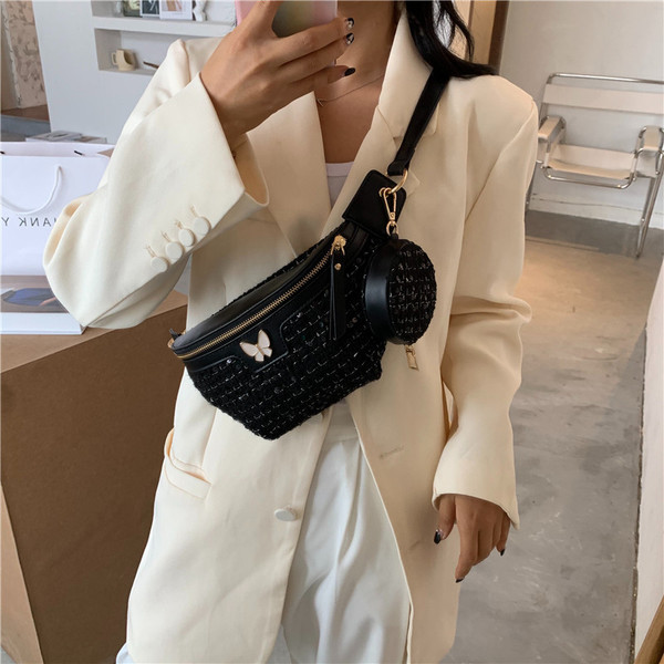 Új modell, korszerű női táska fém díszítéssel és flitterekkel