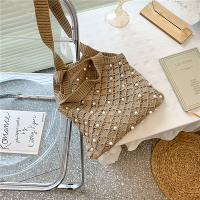 Kötött női válltáska gyöngyökkel