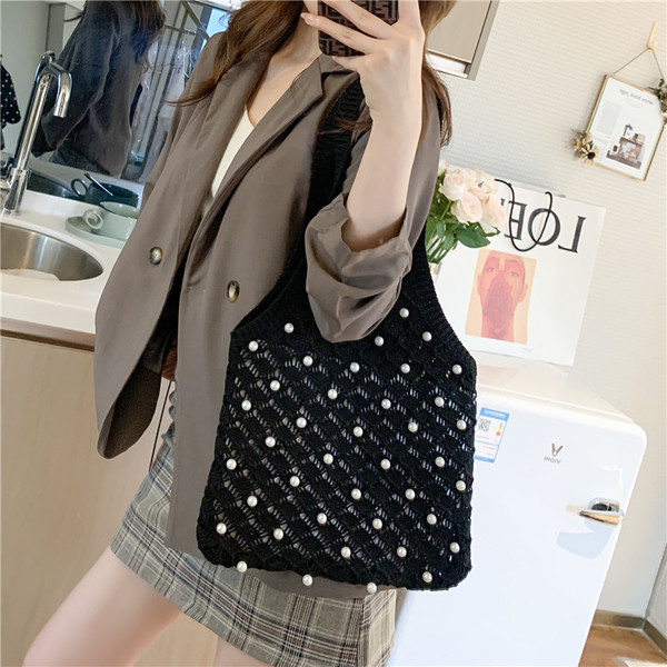 Kötött női válltáska gyöngyökkel