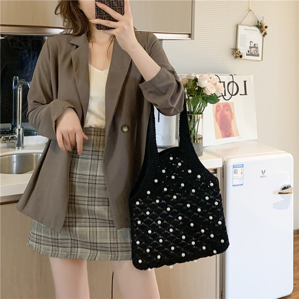 Kötött női válltáska gyöngyökkel