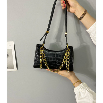 Mūsdienīga sieviešu plecu soma ar metāla ķēdīti