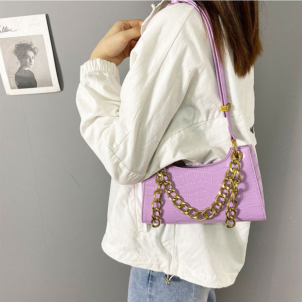 Mūsdienīga sieviešu plecu soma ar metāla ķēdīti