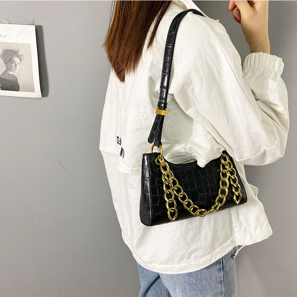 Mūsdienīga sieviešu plecu soma ar metāla ķēdīti