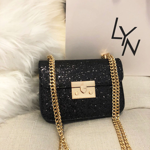 Modern női táska hosszú füllel, fényes hatással