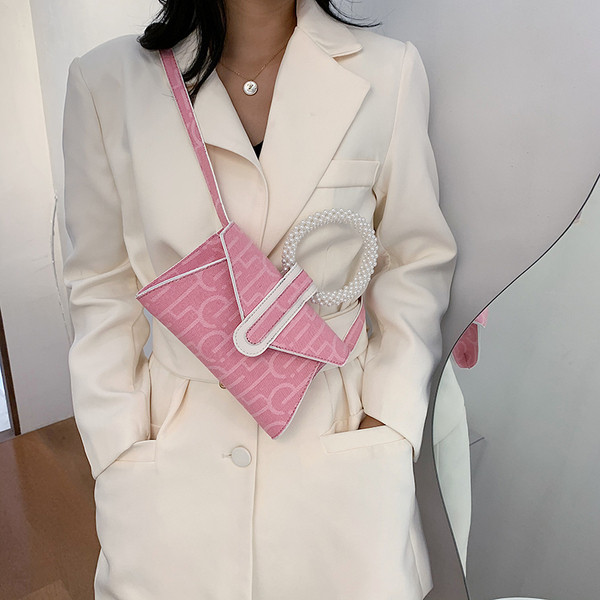 Moderna sieviešu soma ar apaļu rokturi un pērlēm